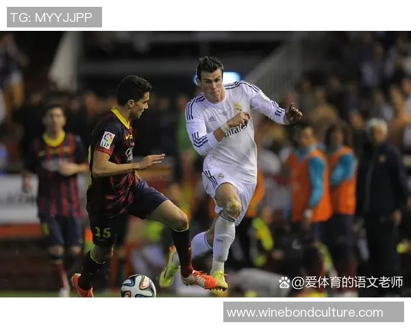 当绿茵场上的爱情邂逅足球明星的心动瞬间与甜蜜故事 当绿茵场上的爱情邂逅足球明星的心动瞬间与甜蜜故事