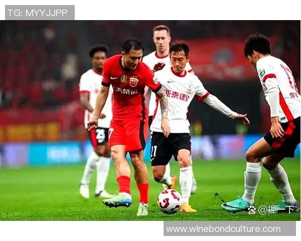 重庆羽毛球队以53分领跑大师赛积分榜展现强劲实力