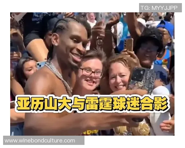 足球明星签名的魅力与价值探秘及其对球迷的影响 足球明星签名的魅力与价值探秘及其对球迷的影响